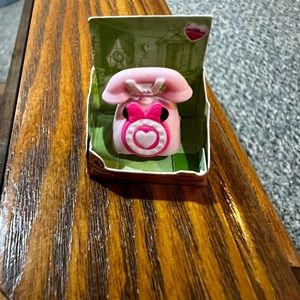 - Mini Brands! Zuru Disney Minnie Mouse Pink Phone Mini Figurine